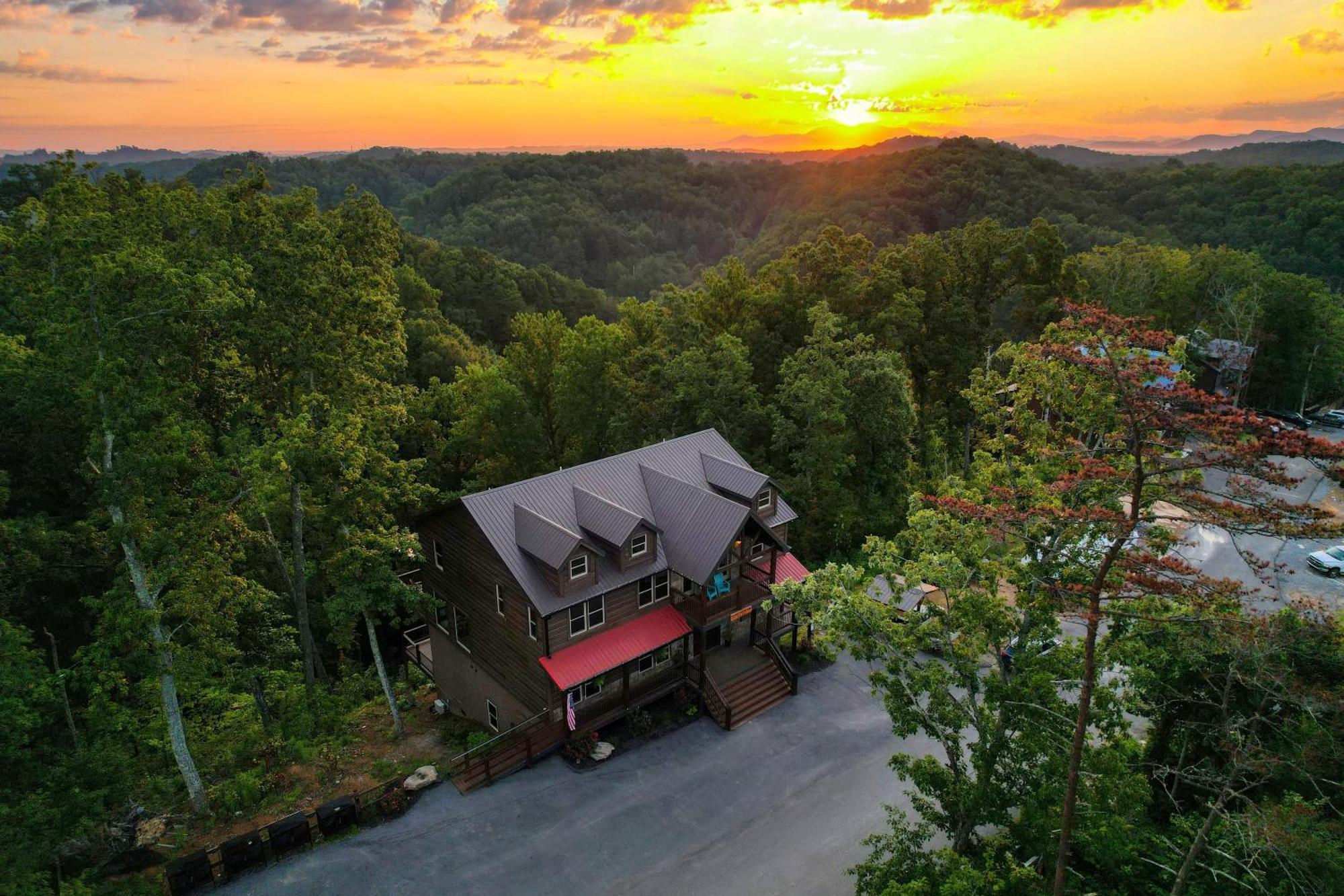 Wanderer By Avantstay Sleeps 26 A Custom Smokies Cabin Pigeon Forge Eksteriør bilde